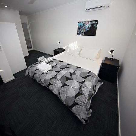 הוסטל קאירנס Mihaven Shared Living - Martyn St מראה חיצוני תמונה