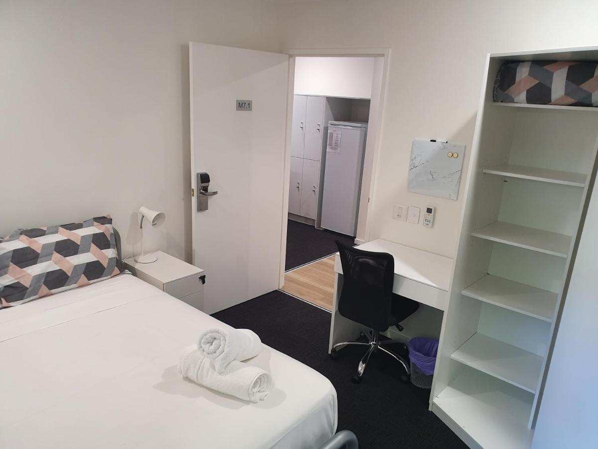 הוסטל קאירנס Mihaven Shared Living - Martyn St מראה חיצוני תמונה