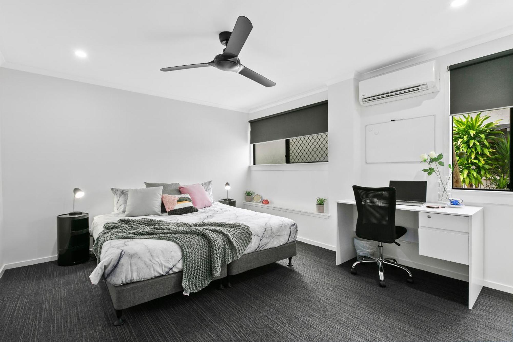 הוסטל קאירנס Mihaven Shared Living - Martyn St מראה חיצוני תמונה