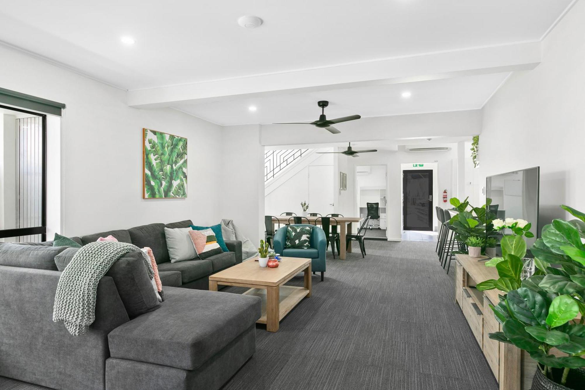 הוסטל קאירנס Mihaven Shared Living - Martyn St מראה חיצוני תמונה